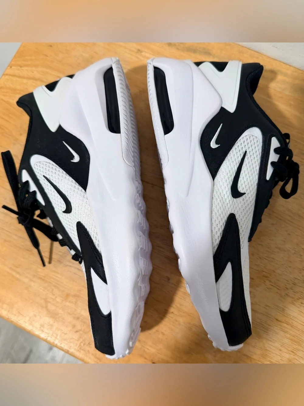 Nike Air Max Bolt size US size 7